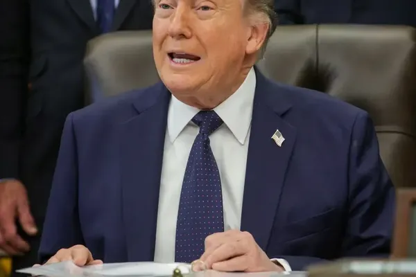 Trump Urges Tehran to Give Up as Iran Conflict Enters Day 62