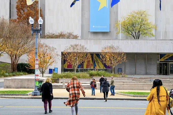 Trump Orders Warning Signs Outside Smithsonian History Museum