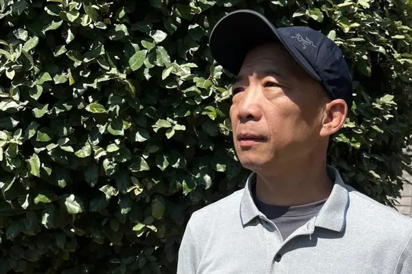 Seven-Day U.K. Entry Limit Threatens Wu Chi-wai Family Reunion