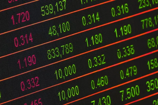 UK ISA Millionaires Favor Domestic Blue Chips in 2026