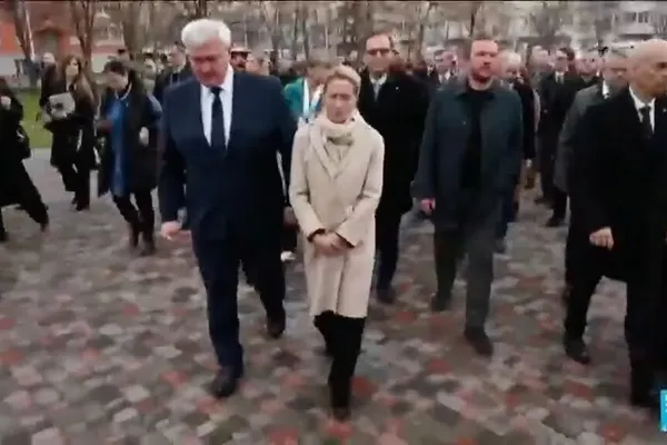 Ukraine Honors Bucha Dead. Russia Rejects Truce.