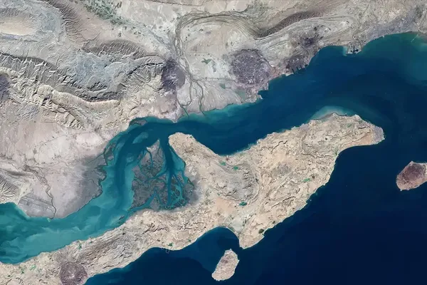 U.S. Bombs Iranian Radar Sites and Kuwait Fires Interceptors