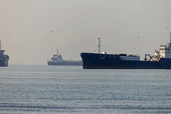 US Hits Iranian Radar Sites After Missiles Target Gulf Allies