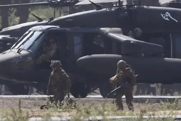 US Marines Leave Japan for Middle East Combat Zone