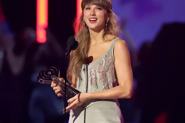 Taylor Swift Wins Seven iHeartRadio Awards in Los Angeles