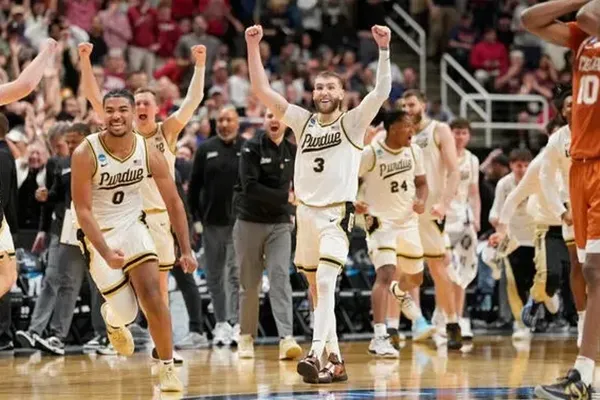 Kaufman-Renn Lifts Purdue Over Texas With Late Tip-In