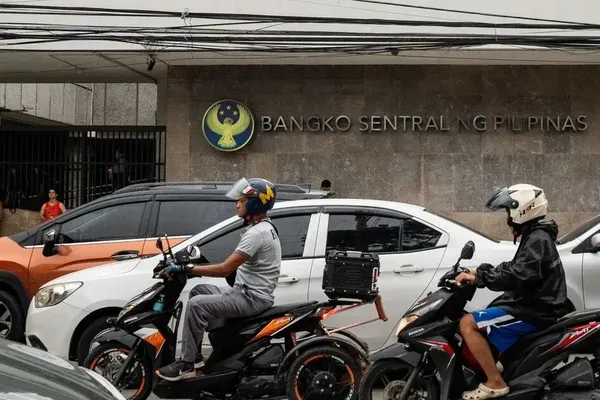 Manila Rate Hold Offers Relief to Volatile Bond Market
