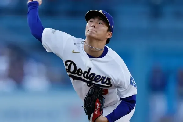 Dodgers Beat Diamondbacks to Open Title Defense