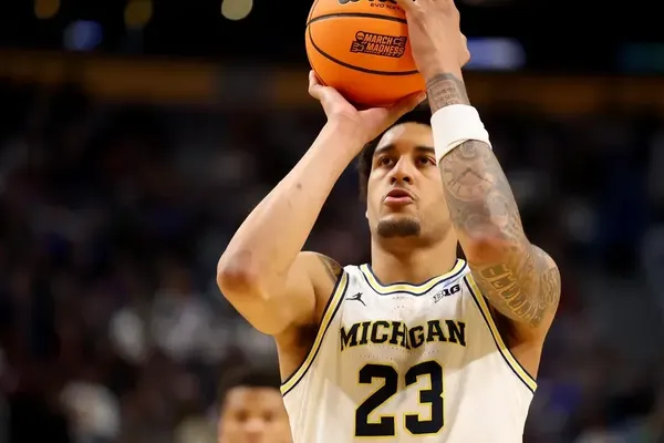 Top Seeds Face Underdogs in Sweet 16 Basketball Clash