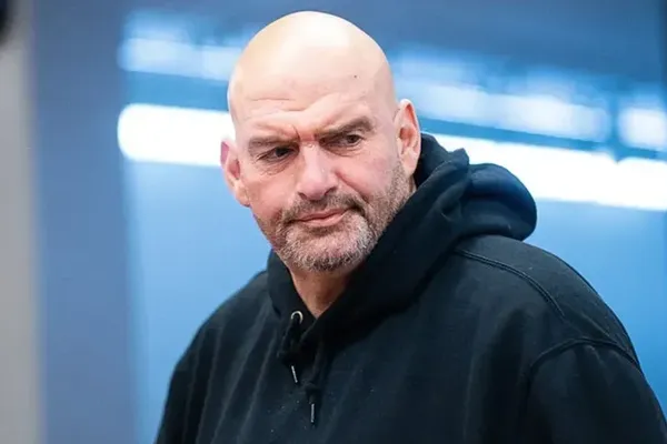Fetterman Rebukes Krasner Over Threats to Arrest ICE Agents