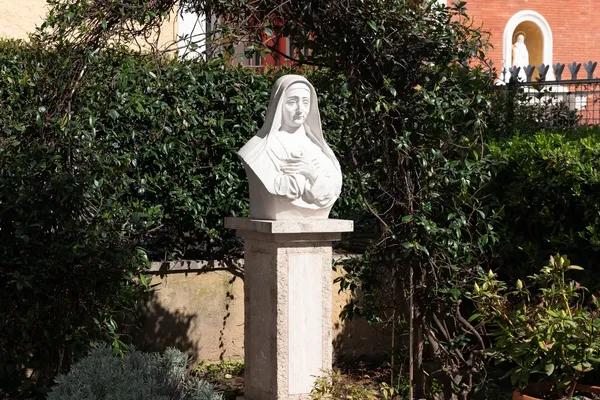 Vatican Real Estate Offers Sanctuary for Budget Travelers