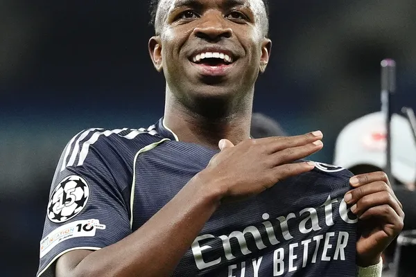 Vinícius Commits to Real Madrid Through 2032