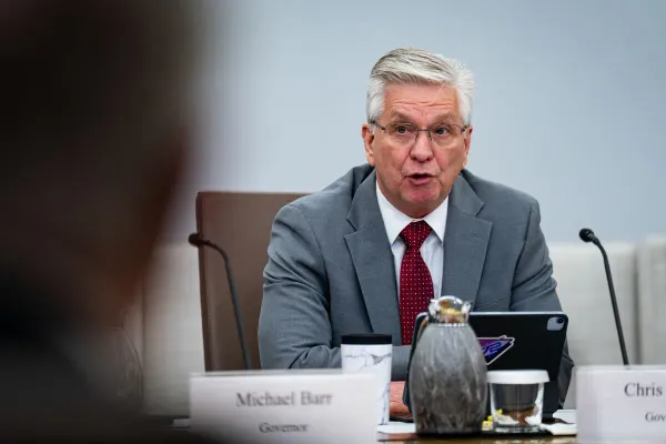 Waller Weighs Rate Cuts Against Surging Energy Prices