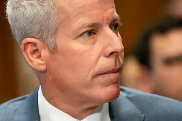 Wright Ties Gas Price Relief to Iranian Shipping Deal