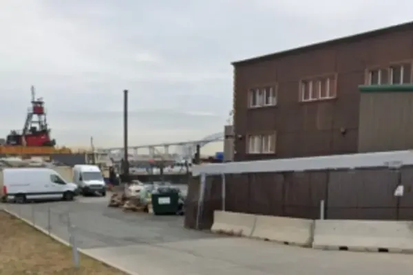 New York City Shipyard Explosion Injures Sixteen People
