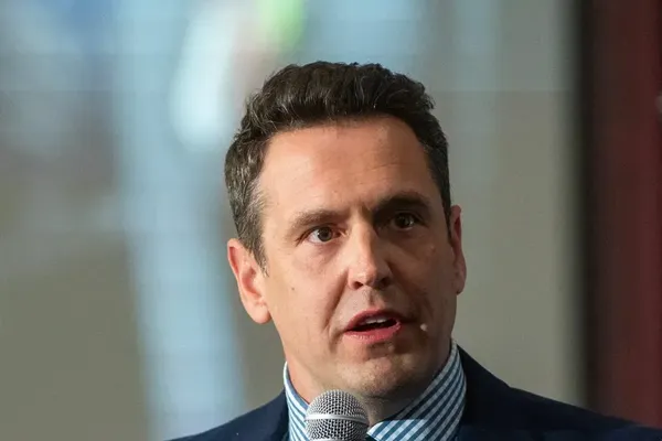 Zach Lahn Defeats Trump-Backed Feenstra in Iowa